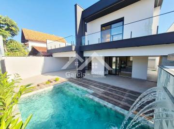 Casa · 200m² · 4 Quartos · 4 Vagas · Sobrado de Alto Padrão a 100 Metros da Praia no bairro Parque Turístico em Peruíbe