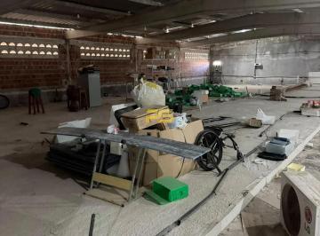 Comercial · 2000m² · Prédio Comercial 2000m² no Valentina para Alugar