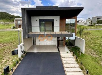 Casa · 225m² · 4 Quartos · 4 Vagas · Sobrado de 4/4 em Condomínio na entrada da cidade