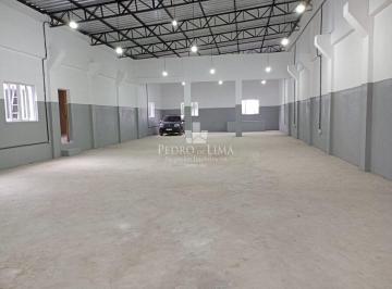 Comercial · 700m² · 10 Vagas · Galpão comercial com 700 m², 13,5 m de frente, 10 vagas e pé-direito alto