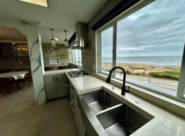 Apartamento · 142m² · 3 Quartos · 2 Vagas · Cobertura com Vista Mar Espetacular no Mar Grosso, Laguna/SC