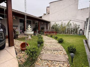 ÁREA EXTERNA · Casa com Piscina, 1 dorm. + 2 Suítes e Energia Solar