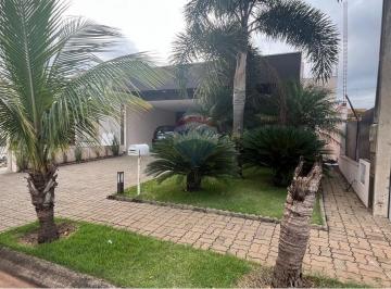 Casa · 168m² · 3 Quartos · 4 Vagas · Casa para alugar com 3 quartos suítes, Piscina e ambientes integrados no condominio Campos do Conde