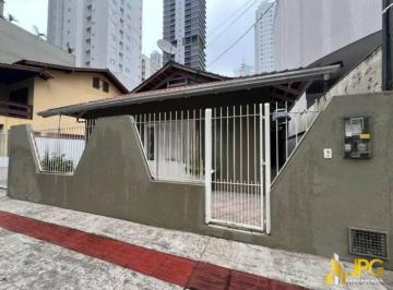 2823f9354d54b5dff97e3d0774f0f21b12841e41 · Casa com 3 dormitórios para alugar, 150 m² por R$ 7.170,00/mês - Pioneiros - Balneário Camboriú/SC