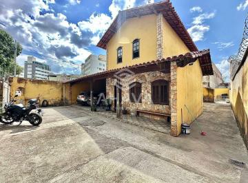 Casa · 332m² · 6 Quartos · 4 Vagas · Casa 2 andares - 06 quartos sendo 2 Suíte à Venda Lote de 360 m² Planalto
