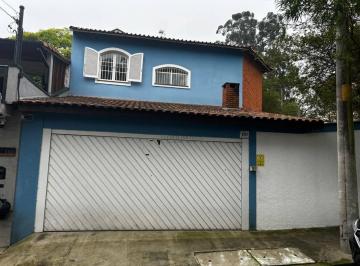 9c79d6c192732dadd5844f20cb75eceffecf7398 · Casa de esquina c/ churrasqueira e amplo quintal - 3 dorm e 2 vagas!