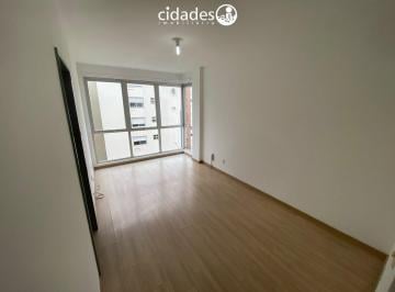 Apartamento · 72m² · 1 Vaga · Locação de apartamento de 2 quartos com garagem no Centro de Florianópolis junto a Beira Mar Norte