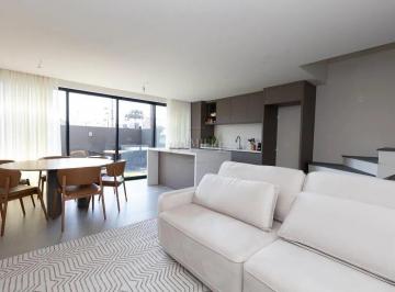 Casa · 138m² · 3 Quartos · 2 Vagas ·  Casa Mobiliada com 3 Suítes, Quintal