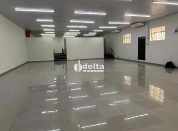 Comercial · 425m² · 5 Vagas · Loja disponível para locação no bairro Martins em Uberlândia-MG.