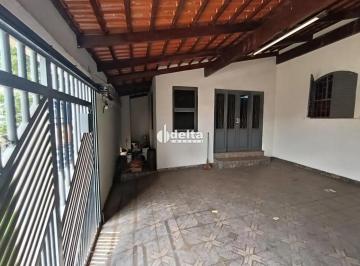 Casa · 250m² · 3 Quartos · 2 Vagas · Casa com 3 quartos sendo 1 suíte disponível para venda no bairro Mansour em Uberlândia-MG