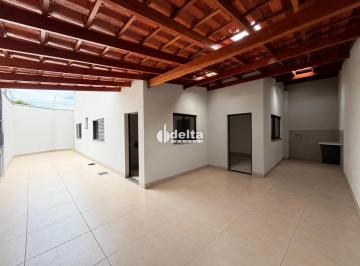 Casa · 120m² · 3 Quartos · 3 Vagas · Casa com 3 quartos sendo 1 suíte disponível para venda no bairro Segismundo Pereira em Uberlândia-MG