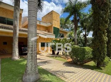 Casa · 439m² · 4 Quartos · 6 Vagas · Sobrado de esquina no Alphaville Goiás em um terreno de 1.100 m²