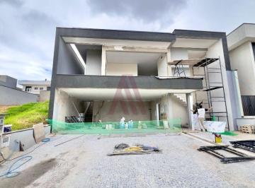 Casa · 240m² · 3 Quartos · 2 Vagas · Oportunidade Exclusiva: Sobrado de Alto Padrao no Condominio Mont'Alcino