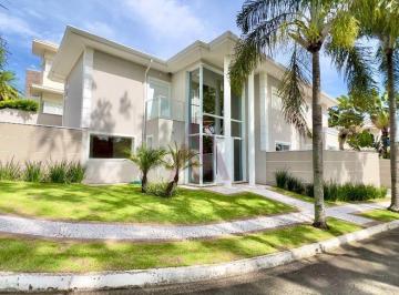 Casa · 296m² · 4 Quartos · 4 Vagas · Sofisticacao e Exclusividade: Sobrado Repaginado em Localizacao Privilegiada no Condominio Morada da