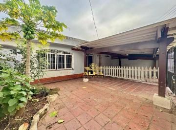 Casa · 270m² · 7 Quartos · 3 Vagas · Casa em Vila Santo Antônio, Guarujá/SP de 270m² 7 quartos à venda por R$ 900.000,00