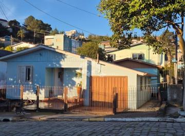 Casa · 155m² · 4 Quartos · 1 Vaga · Casa com 5 dormitórios no bairro São Francisco