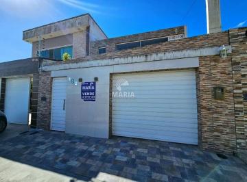 Casa de 3 quartos, Gravatá · Casa fora de condomínio com 03 quartos à venda em Gravatá/PE!