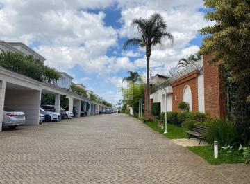 Casa · 240m² · 4 Quartos · 2 Vagas · Imperdível Casa em Condomínio - 240 mts!