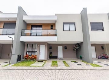 Casa de 3 quartos, Curitiba · Sobrado à venda com 3 suítes e 2 vagas de garagem no Santo Inácio