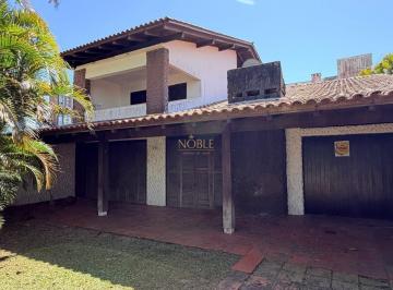 Casa · 88m² · 6 Quartos · 3 Vagas · Oportunidade imperdível na praia mais desejada de Torres!