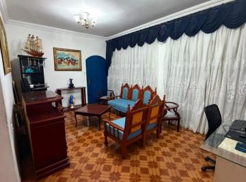 Casa de 6 quartos, Santo André · Sobrado com 293m², 6 dormitórios (4 suíte), 2 vagas e área gourmet
