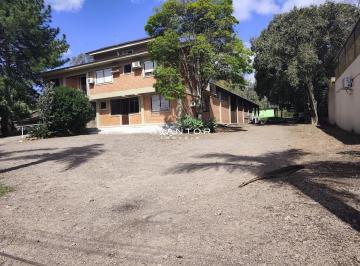 Comercial · 400m² · 3 Quartos · 2 Vagas · Pavilhão para Venda e locação na Avenida Prefeito Evandro Behr no bairro Camobi