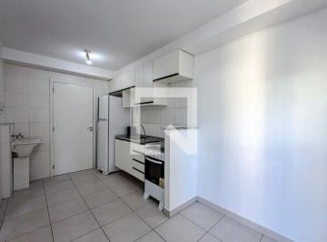 Sobre o imóvel: Cozinha com armários, gabiente, geladeira e fogãoSala com sofáVa · Apartamento à Venda - Água Branca, 1 Quarto, 30 m² - São Paulo