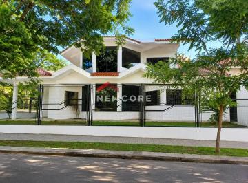 Casa · 300m² · 5 Quartos · 4 Vagas · Casa em Rua Rui Barbosa - Zona 07 - Maringá/PR