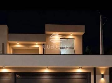 Casa · 140m² · 3 Quartos · 2 Vagas · Maravilhoso Sobrado no portal dos pássaros