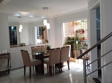 Casa en Venda de 2 quartos Xaxim · Lindo Sobrado Semimobiliado com 2 Vagas de Garagem