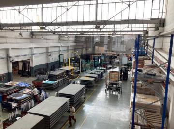 Comercial · 2550m² · Galpão de 2.550m² (pé-direito de 10m) em prédio comercial à venda