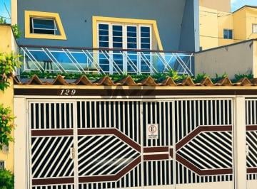 Casa · 198m² · 4 Quartos · 2 Vagas · Casa à Venda com 2 Edículas - Residencial Jatobá