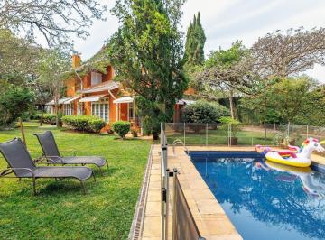 Casa · 2500m² · 4 Quartos · Casa à venda - em Carapicuíba