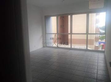 Comercial · 28m² · Oportunidade - Sala Comercial - Centro - Edifício Vip Center - 28m²