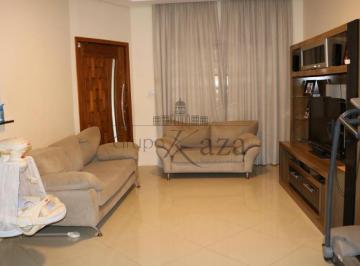 Casa · 250m² · 6 Quartos · 4 Vagas · Excelente casa Jardim Satélite com Edícula 6 dormitórios.