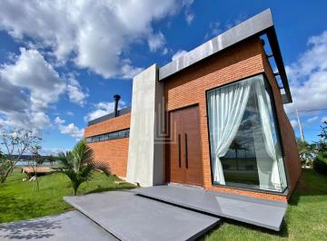 Casa · 180m² · CASA NO COSTA DEL LAGO — HERNANDARIAS Paraguai