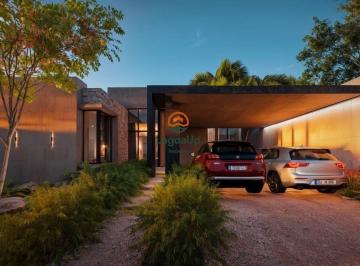 0733abe46e07894a9d44bd005e86874f2e330ef4 · Casa à Venda no Condomínio Parque dos Buritis em Lagoa Santa com 3 Quartos, Piscina e Espaço Gourmet