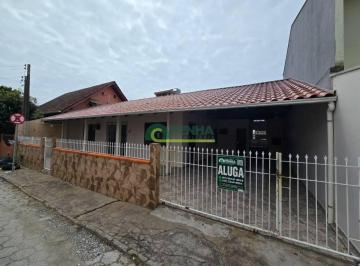 a0111ae84699fffdc64489427a94713641175ade · Casa com 3 dormitórios para alugar, por R$ 3.300/mês - Centro - Penha/SC