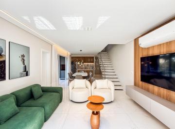 Apartamento · 204m² · 3 Quartos · 3 Vagas · Cobertura no Cabral, 3 suítes, próximo ao clube Gr