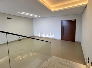 Casa · 125m² · 3 Quartos · 2 Vagas · Casa com 3 quartos sendo 1 suíte disponível para venda no bairro Aclimação em Uberlândia-MG
