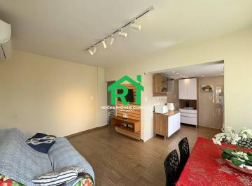 Sala · Apartamento à beira mar com 2 quartos à venda em Pitangueiras, Guarujá