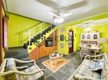 Foto · Casa com varanda a 700m da praia no Jardim Astúrias, Guarujá