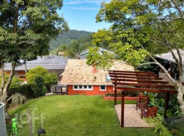 573cd824 · Casa, 3 dormitórios, 105.7 m², em Centro