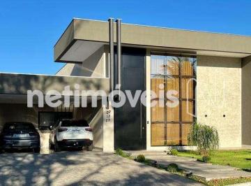 f366e11c-b-60bdaa3d-2bbd-4129-aea7-b79896255ca2.jpg · 4 Quartos | 4 Suítes | 6 Vagas | 7 Banheiros | Condomínio Com Área de Lazer Completa