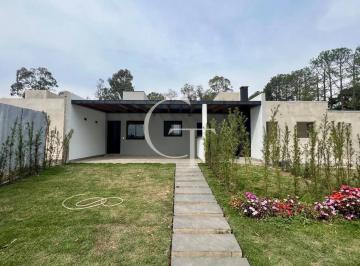 Casa Térrea à Venda em Itu | Villagio Costa 1 | 3 Dormitórios, Suíte, Churrasqueira e Não Geminada · Casa à venda - em Adamantina
