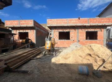 Casa · 71m² · 2 Quartos · Casa Aconchegante no Campeche: Seu Refúgio Próximo à Praia e Comércios!