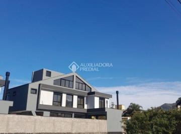 Casa · 200m² · 3 Quartos · "Espetacular Casa de 2 Pisos com Sótão, 3 Quartos (1 Suíte) e Garagem - O Lar dos Seus Sonhos!"