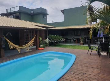 Casa · 200m² · 4 Quartos · Apenas 800 metros da praia metros do Novo Campeche .