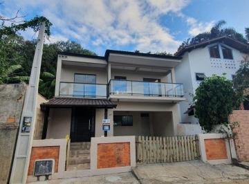 Casa · 210m² · 4 Quartos · Casa 210m² nos Açores - 4 quartos, suíte, amplo terreno e natureza ao redor, a 800m da praia!
