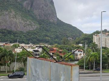 Comercial de 1 quarto, Rio de Janeiro · Sala comercial à venda na Barra da Tijuca, frente com 38 metros quadrados, 1 vaga de garagem.
